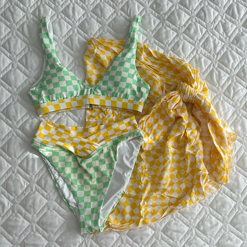 Dippin’ Daisys Swim Set